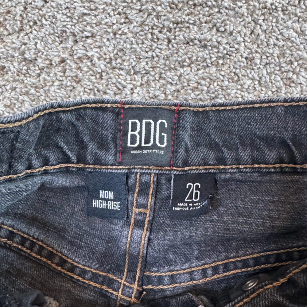 URBAN OUTFITTERS BDG Mom High-Rise cuffed Shorts size 26 - Picture 2 of 3